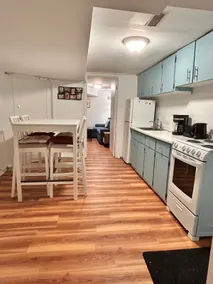 Dupont Manor | Walk-Down 1 Bed + Den | Annex, To - Image 2