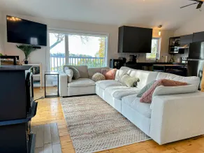 Cozy chalet by Lake Saint-Jean - Image 2
