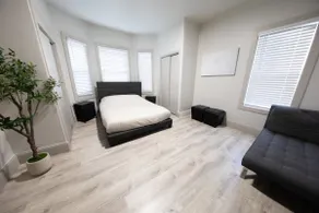 Modern Apt Near Airport 7 Min to Downtown - Image 5