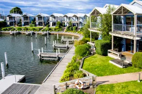Captains Cove Resort - Waterfront Apartment  - Image 3