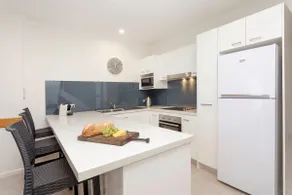 Captains Cove Resort - Waterfront Apartment  - Image 5