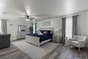Chic Modern Farmhouse-Sleeps 12- Near Randolph AFB - Image 3