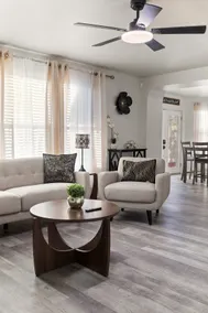Chic Modern Farmhouse-Sleeps 12- Near Randolph AFB - Image 2