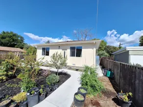 Jane's Home (TE) | Cozy 3B1B Home w HVAC + Parking - Image 3