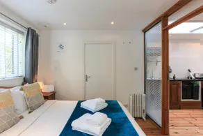 Quiet One-Bedroom Apartment with Parking - Image 3