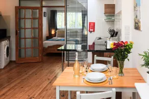 Quiet One-Bedroom Apartment with Parking - Image 2