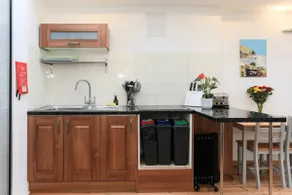 Quiet One-Bedroom Apartment with Parking - Image 5