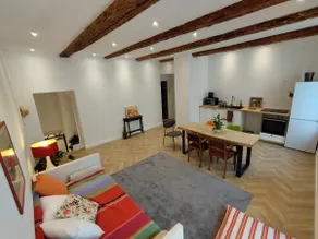 stunning fully renovated apartment - Image 4