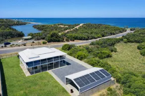 Sea Breeze Beach House - Image 4