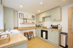 Charming two-bed cottage in rural Wolds village - Image 3