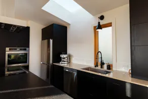NEW Modern Treehouse Retreat | Balcony & Garage - Image 4