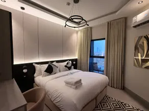 Signature Luxury Suite | Balcony City View | Gym - Image 3