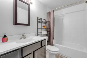 111 1BR Oil Man Suites 233! | Old Baytown - Image 5