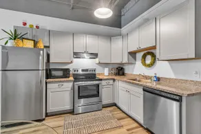 111 1BR Oil Man Suites 233! | Old Baytown - Image 3
