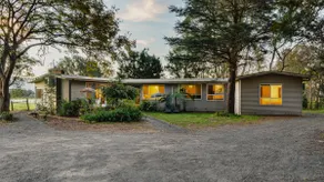 Cozy Coastal Retreat-16+ ppl, Farm Views & Firepit - Image 2