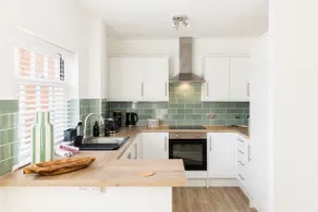 Historic 2 Bed in Central Warwick - Pass the Keys - Image 4