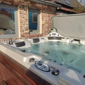 Sauna, billiards, jacuzzi, pool, 2 hours from Paris - Image 3