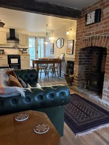 Charming Character Cottage in Central Bridport - Image 3