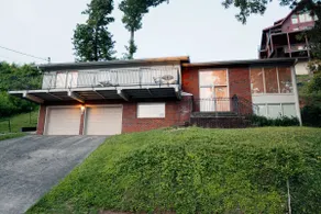 Best Location 5 Bed 4 Bath In Law Suite - Image 5