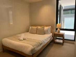 Spacious 2BR Brighton Apartment w Free Parking - Image 5