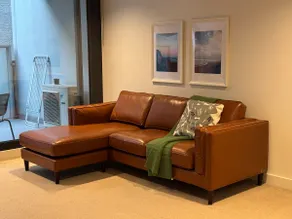 Spacious 2BR Brighton Apartment w Free Parking - Image 2