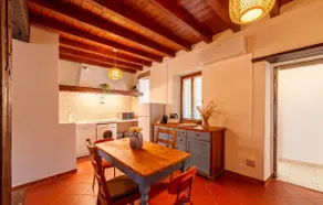 Beach Lake Apartment - Image 2
