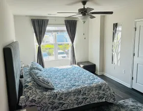 Surfside Coastal Retreat - Image 3