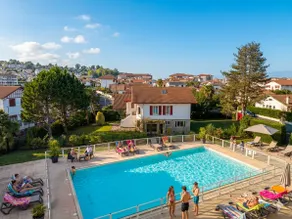 Caporizon-Bidaia-T2-piscine en face golf - Image 3