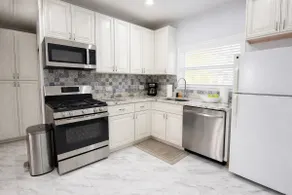 Updated Zion Home | 20 Min to Navy Base - Image 5