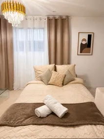 Prestige Suite - Chic & Elegant - Downtown - Image 5