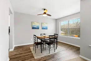 2 Bed! 1.5 Bath! 10 from airport! Fast wifi! Cozy! - Image 5