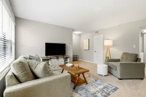 2 Bed! 1.5 Bath! 10 from airport! Fast wifi! Cozy! - Image 3
