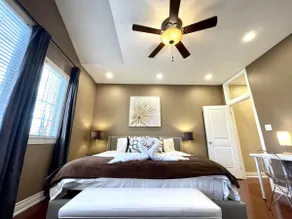 Paris Charm: Modern 4B/2.5B, Kitchen, Parking,5G! - Image 3