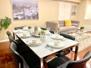 Paris Charm: Modern 4B/2.5B, Kitchen, Parking,5G! - Image 2