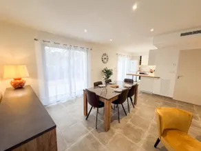 Birds, 3 bedroom house and air conditioning - Image 5