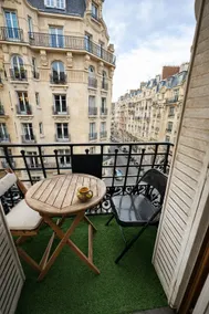 Cosy 52 sqm flat – Metro at 1 min - Image 4