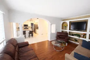 Lake Villa 4BR | Near Lakefront & Six Flags - Image 4