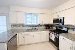 Lake Villa 4BR | Near Lakefront & Six Flags - Image 2