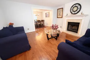 Lake Villa 4BR | Near Lakefront & Six Flags - Image 3