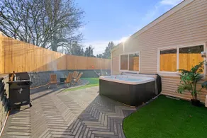 Perfectly Located Home w/ Spa & Mini Golf - Image 4