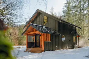 Mysty Mountain Cabin on River: Near Stevens Pass! - Image 4