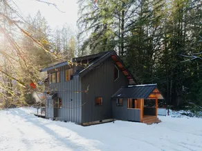 Mysty Mountain Cabin on River: Near Stevens Pass! - Image 3