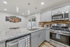Stylish 3BR Near Downtown, Zoo EVCharger, FastWiFi - Image 4