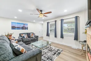 Stylish 3BR Near Downtown, Zoo EVCharger, FastWiFi - Image 2