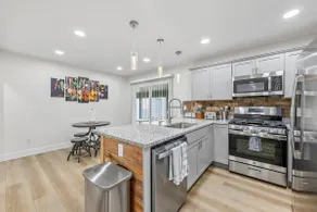 Stylish 3BR Near Downtown, Zoo EVCharger, FastWiFi - Image 5