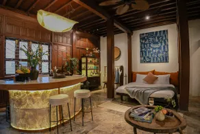 Boutique Wooden Home, 1-Min Walk to Old Town - Image 2