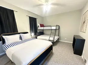 Cozy & Charming Apt for 4 | Near City + Airports - Image 3