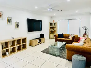 Modern 4BR 3 Bath Home in Grantham Farm - Image 2