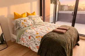 Richmond Retreat with Free Parking, Pool & Sauna - Image 2