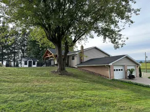 Peaceful Hollow Retreat w/ POOL & HOT TUB! - Image 3